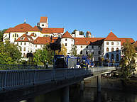 THW Füssen auf der Theresienbrücke in der Füssener Altstadt